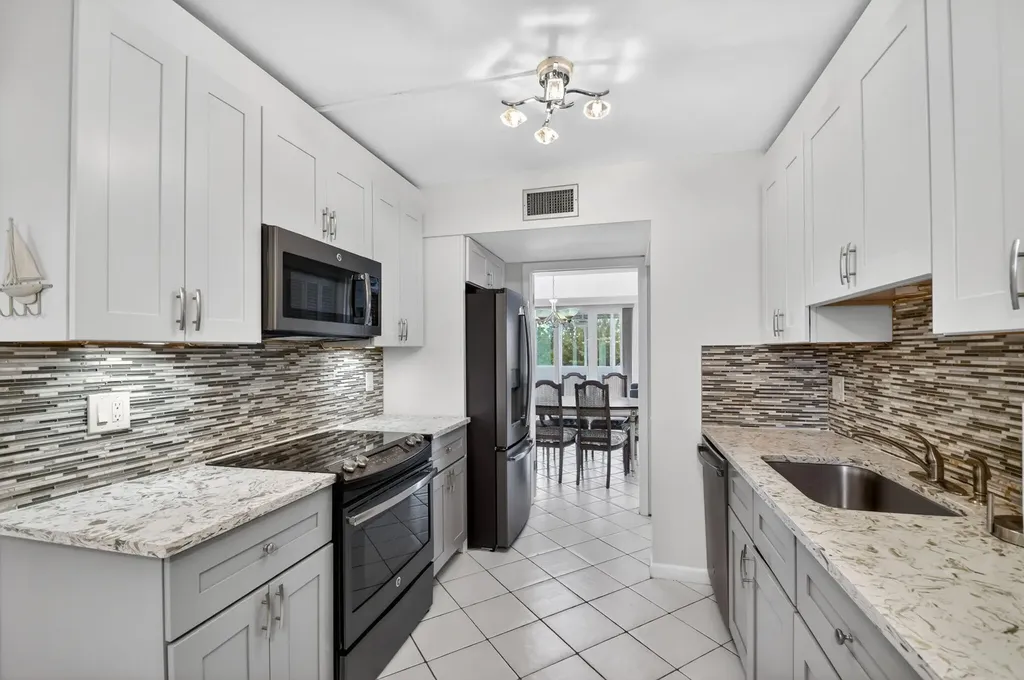 3425 Via Poinciana Lake Worth FL 33467