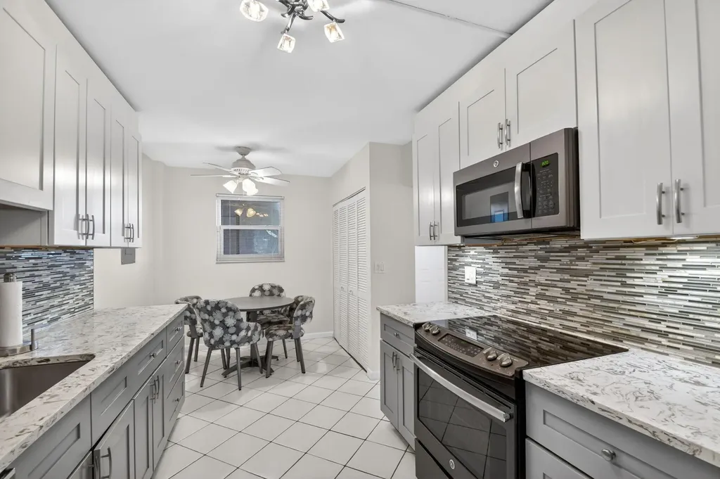 3425 Via Poinciana Lake Worth FL 33467