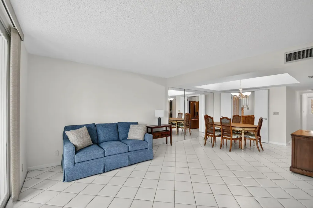 3425 Via Poinciana Lake Worth FL 33467