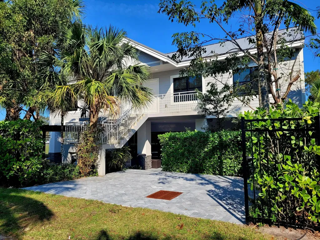 11810 SE Dixie Highway Hobe Sound FL 33455