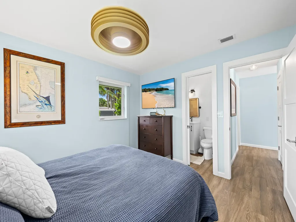 2421 NE 50th Street Lighthouse Point FL 33064