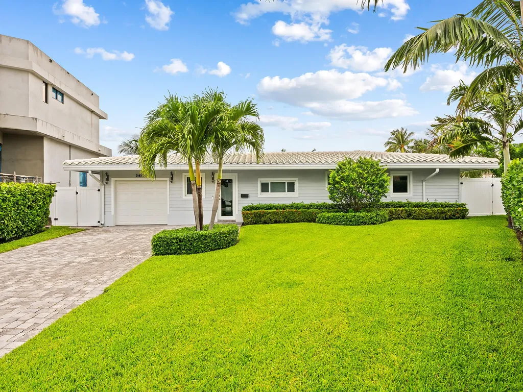 2421 NE 50th Street Lighthouse Point FL 33064