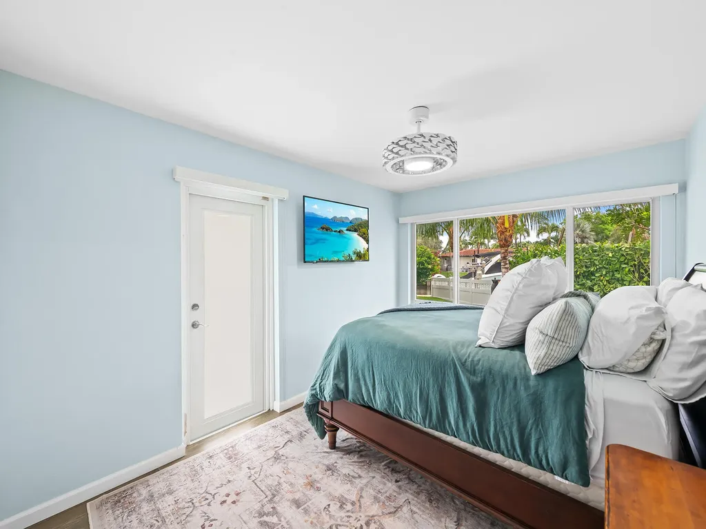 2421 NE 50th Street Lighthouse Point FL 33064