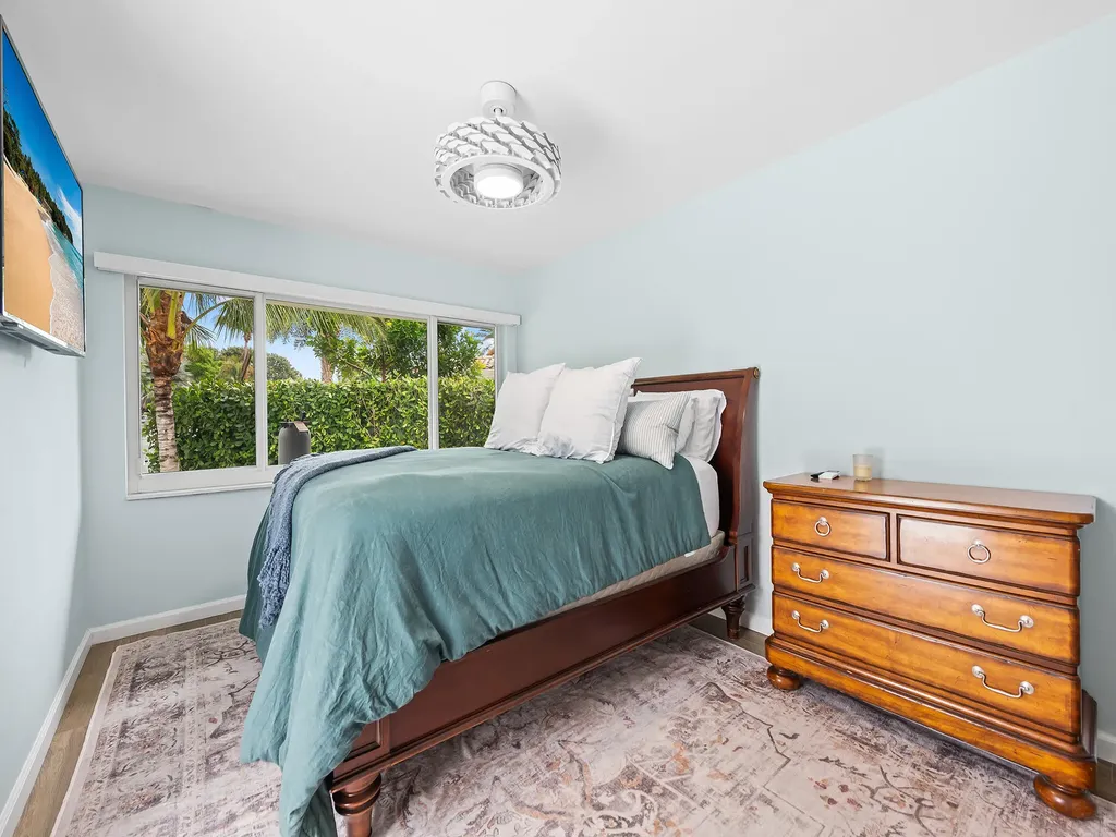 2421 NE 50th Street Lighthouse Point FL 33064