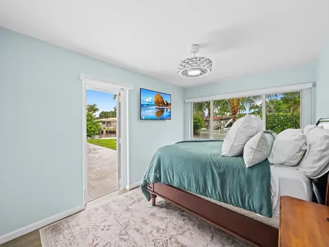 2421 NE 50th Street Lighthouse Point FL 33064