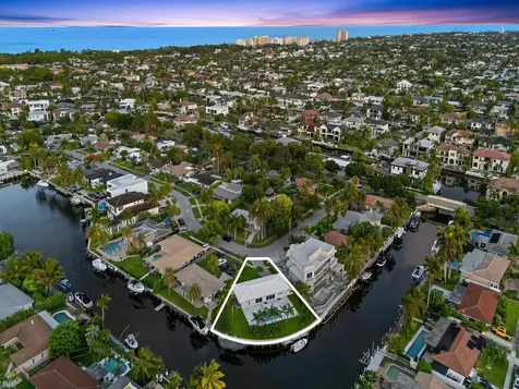 2421 NE 50th Street Lighthouse Point FL 33064