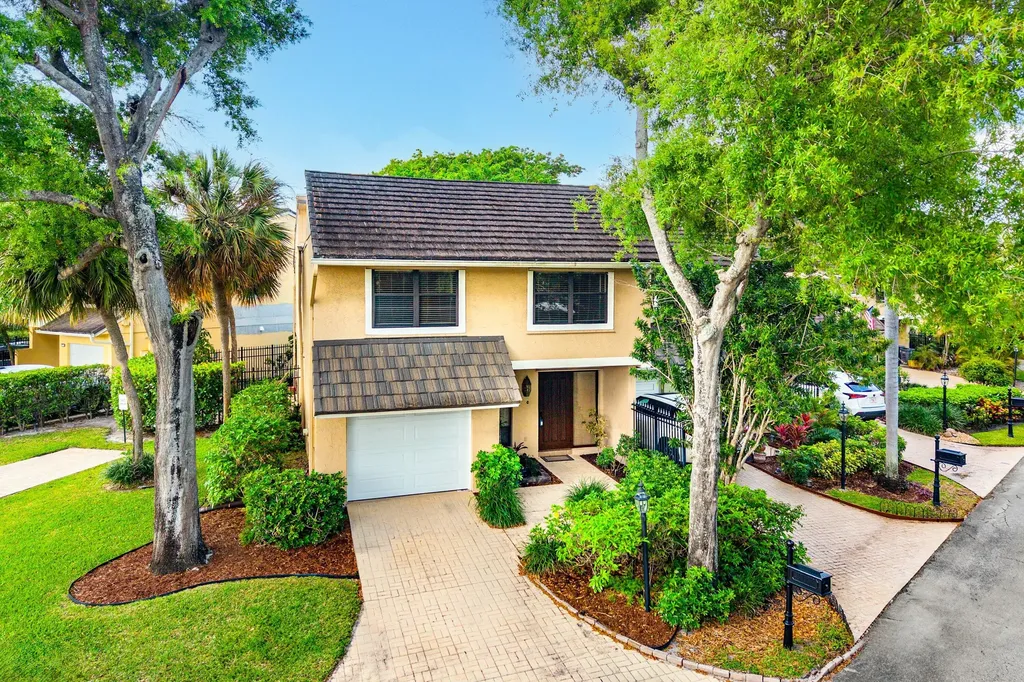 5664 Santiago Circle Boca Raton FL 33433