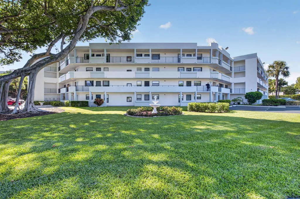555 Banyan Tree Lane Delray Beach FL 33483