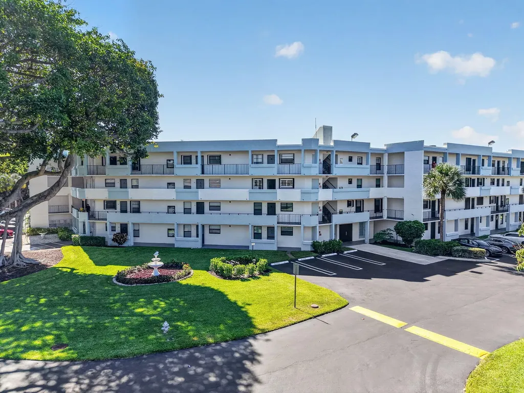 555 Banyan Tree Lane Delray Beach FL 33483