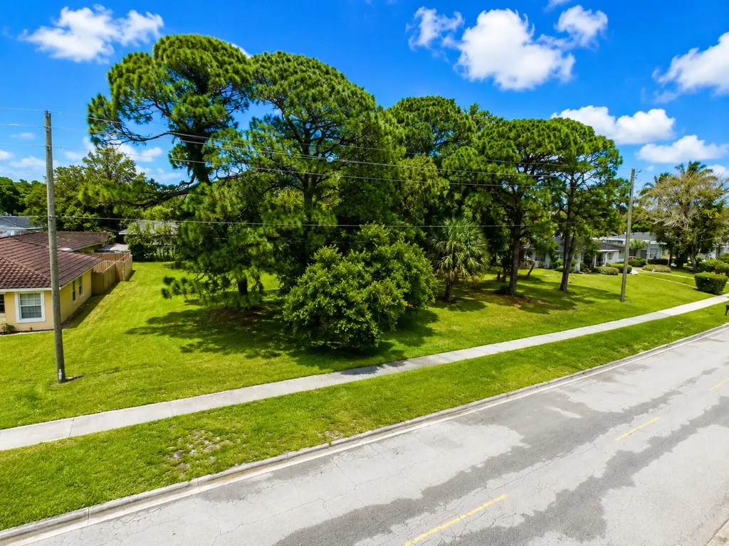 1006 Grandview Boulevard Fort Pierce FL 34982