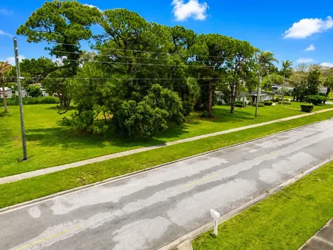 1006 Grandview Boulevard Fort Pierce FL 34982