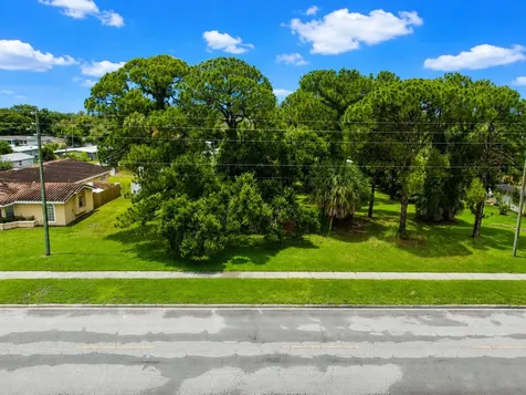 1006 Grandview Boulevard Fort Pierce FL 34982
