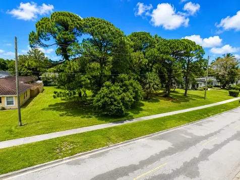 1006 Grandview Boulevard Fort Pierce FL 34982