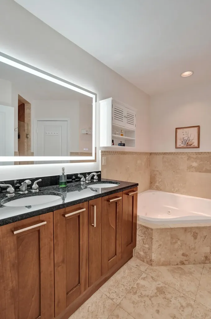 2610 NE 11th Court Fort Lauderdale FL 33304