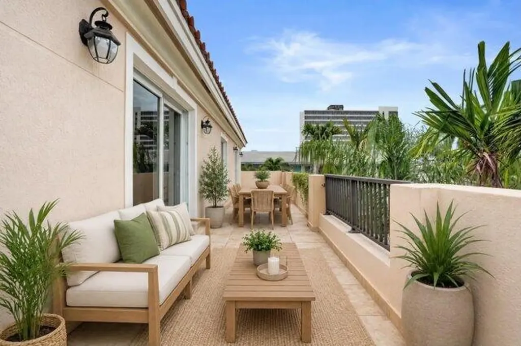 2610 NE 11th Court Fort Lauderdale FL 33304