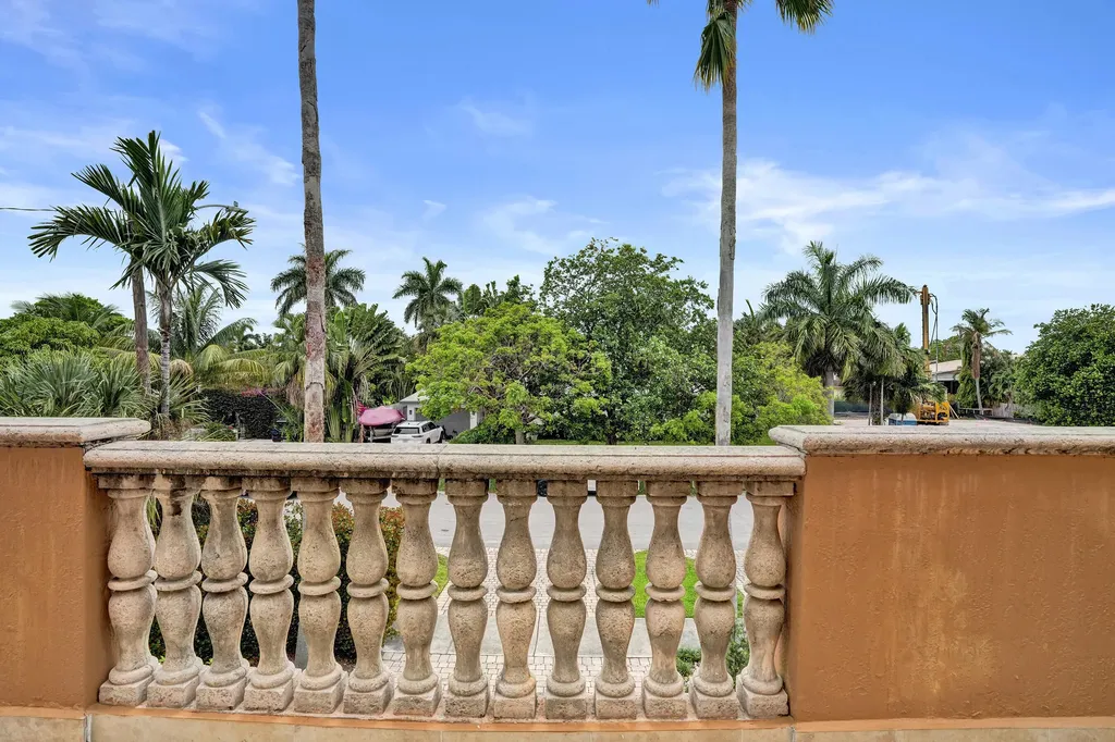 2610 NE 11th Court Fort Lauderdale FL 33304