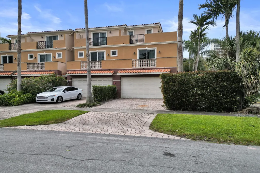 2610 NE 11th Court Fort Lauderdale FL 33304