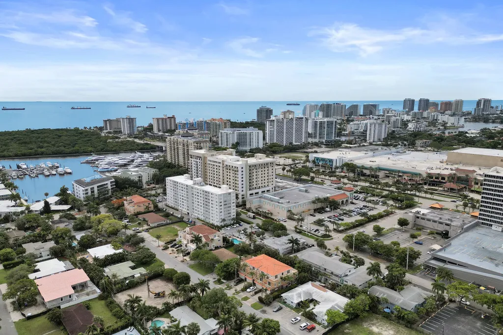 2610 NE 11th Court Fort Lauderdale FL 33304