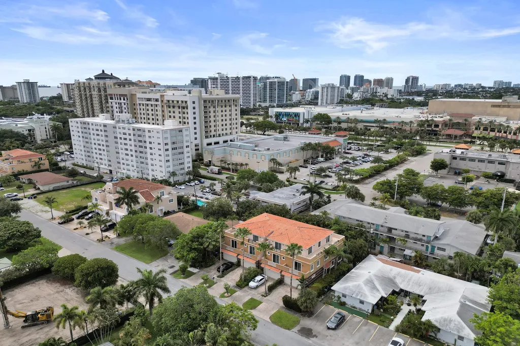 2610 NE 11th Court Fort Lauderdale FL 33304