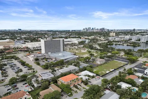 2610 NE 11th Court Fort Lauderdale FL 33304