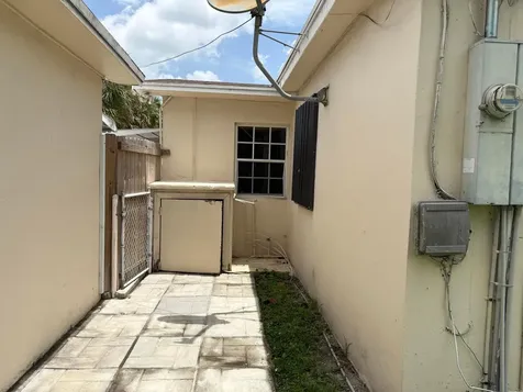 706 Glenn Parkway Hollywood FL 33021