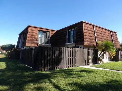 2228 White Pine Circle Greenacres FL 33415
