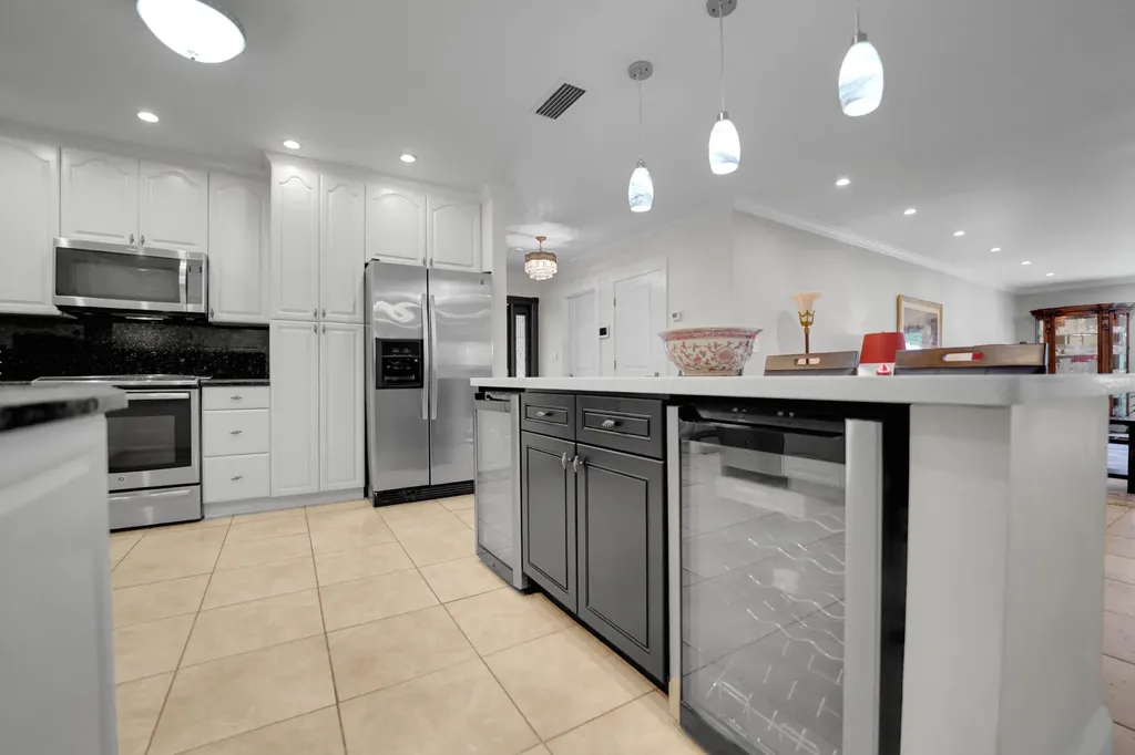 1019 E Cypress Drive Pompano Beach FL 33069