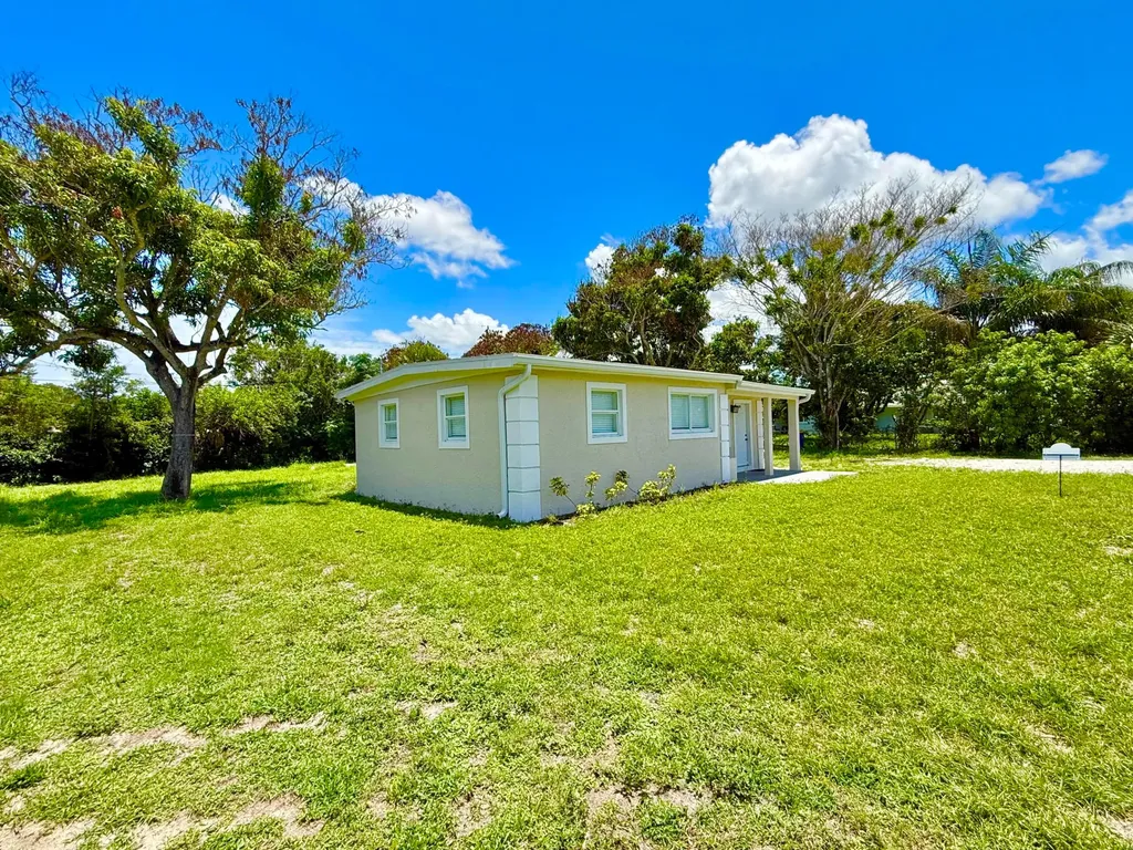 8658 SE Anthion Way Hobe Sound FL 33455