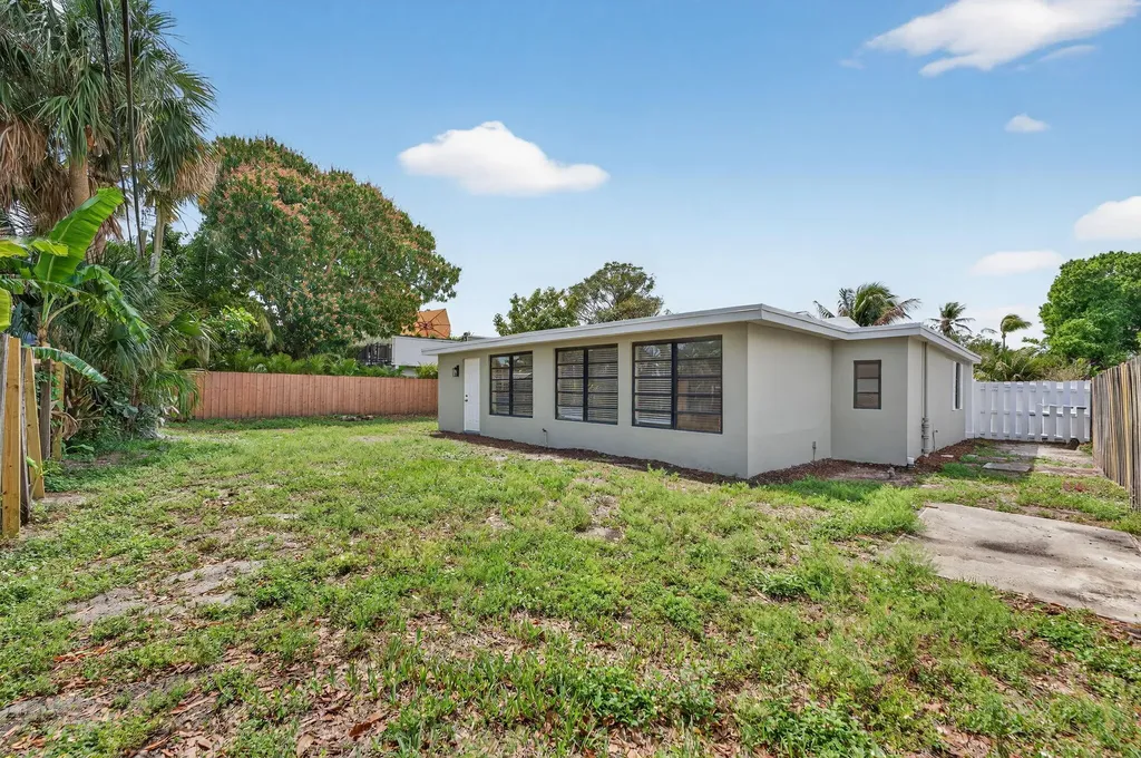 1048 SW 1st Terrace Pompano Beach FL 33060