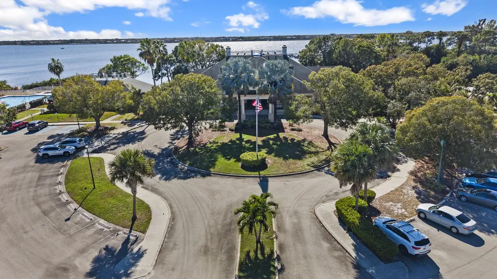 3198 SE Carrick Green Court Port St Lucie FL 34952