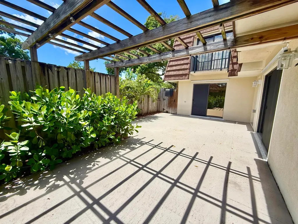 201 2nd Lane Palm Beach Gardens FL 33418