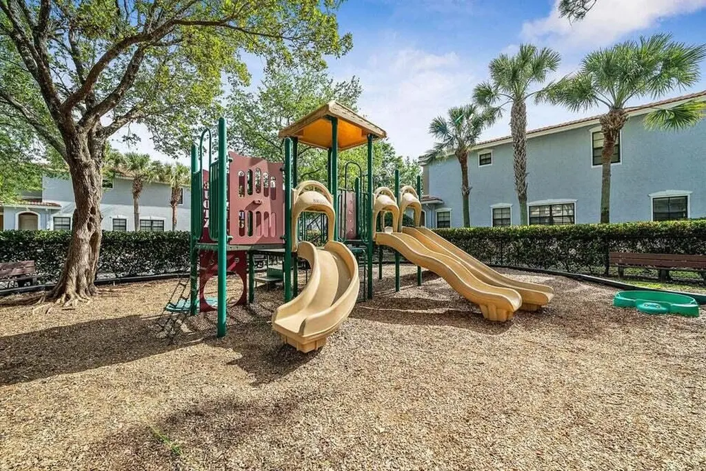 114 E Astor Circle E Delray Beach FL 33484