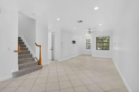 114 E Astor Circle E Delray Beach FL 33484