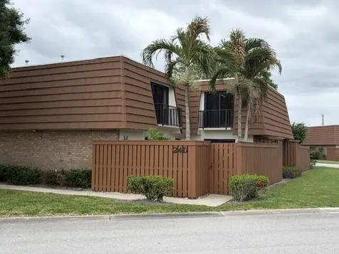 3900 SE County Line Road Tequesta FL 33469