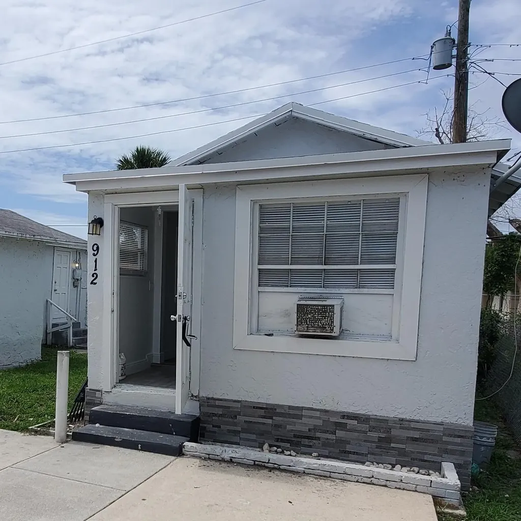912 8th Street West Palm Beach FL 33401