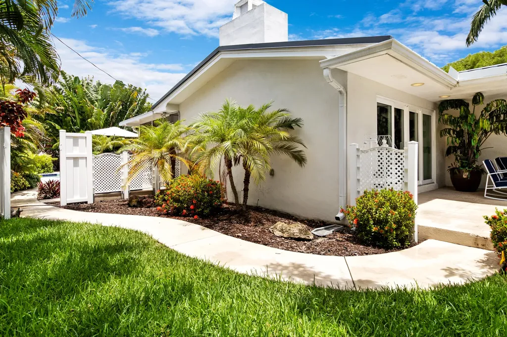 3240 Lakeview Drive Pompano Beach FL 33062