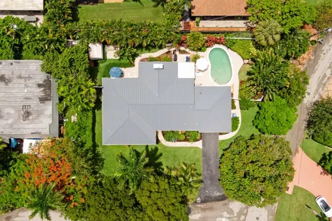 3240 Lakeview Drive Pompano Beach FL 33062