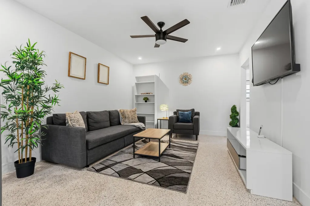 210 SW 11th Street Fort Lauderdale FL 33315