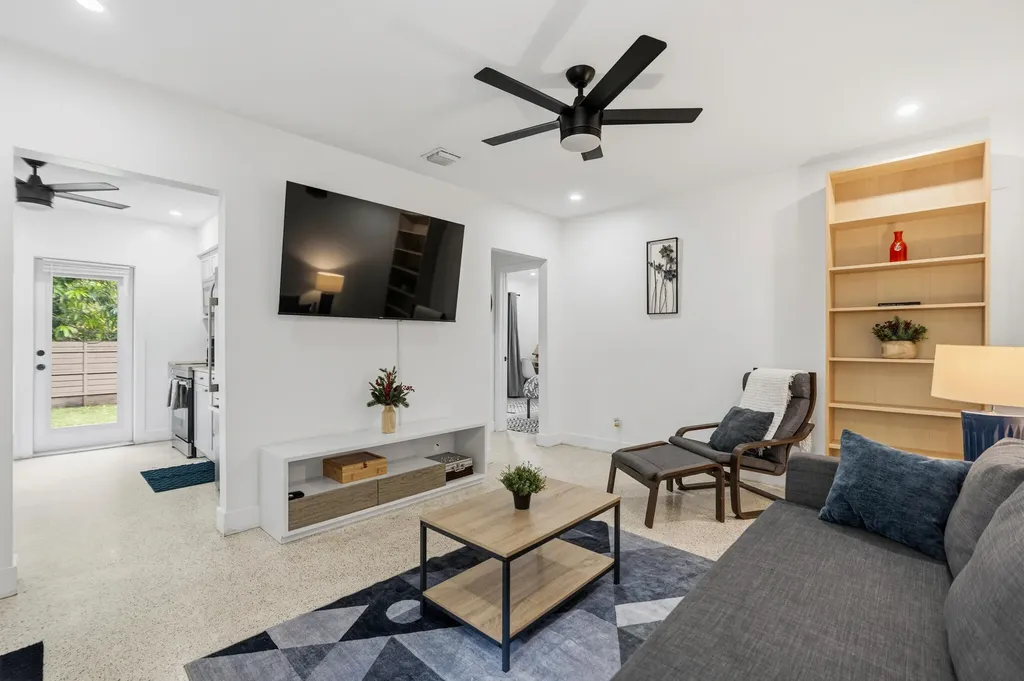 210 SW 11th Street Fort Lauderdale FL 33315