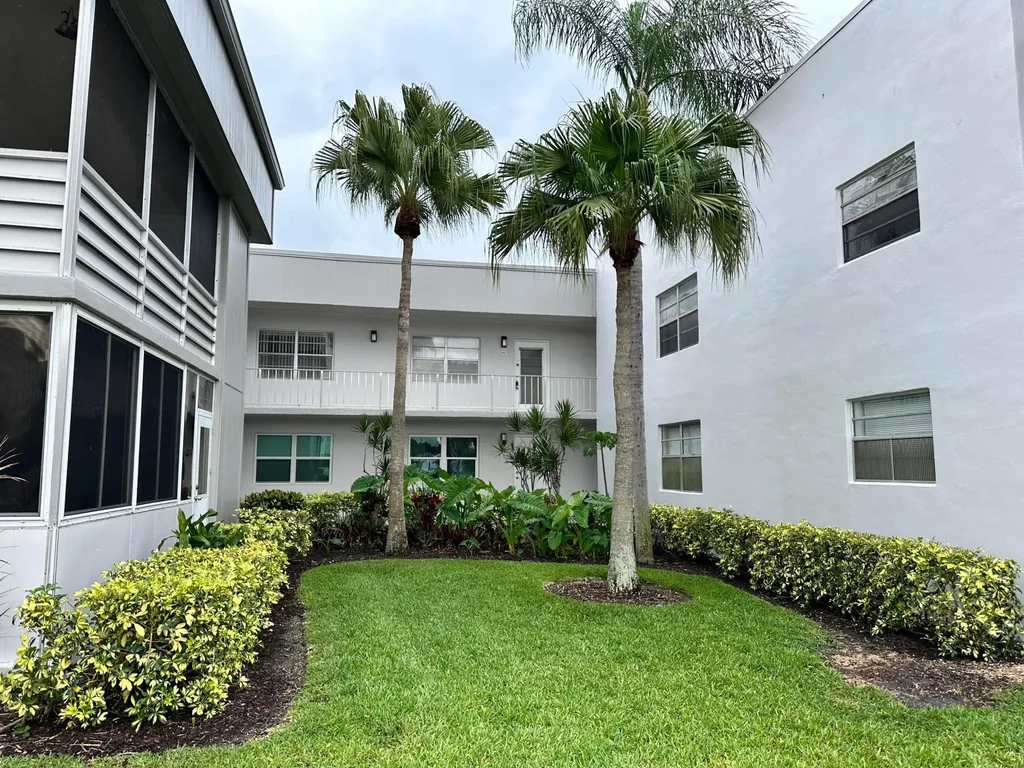 811 Flanders Q Delray Beach FL 33484