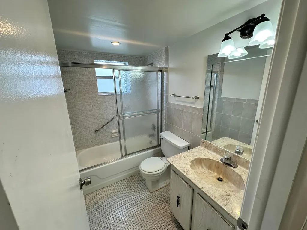 811 Flanders Q Delray Beach FL 33484