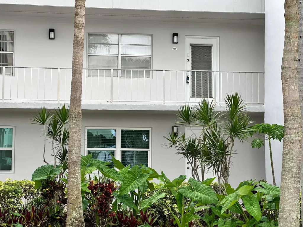 811 Flanders Q Delray Beach FL 33484