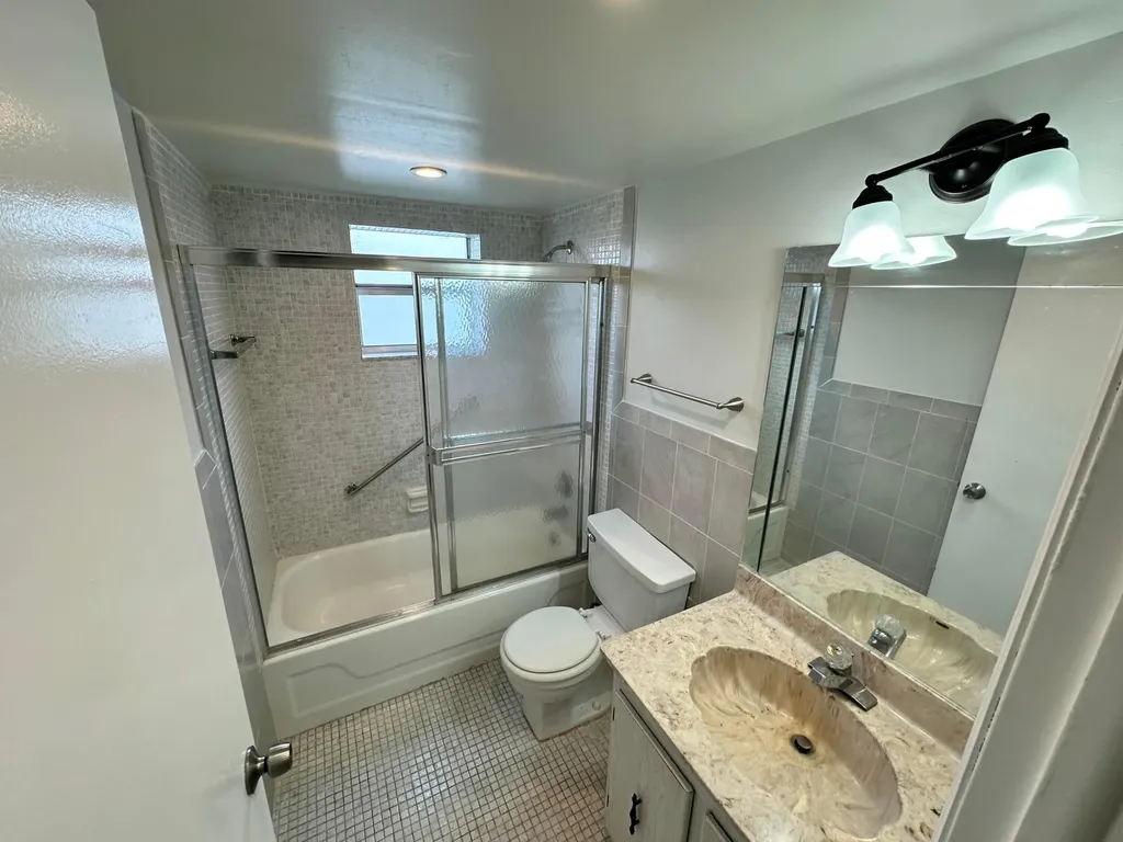 811 Flanders Q Delray Beach FL 33484