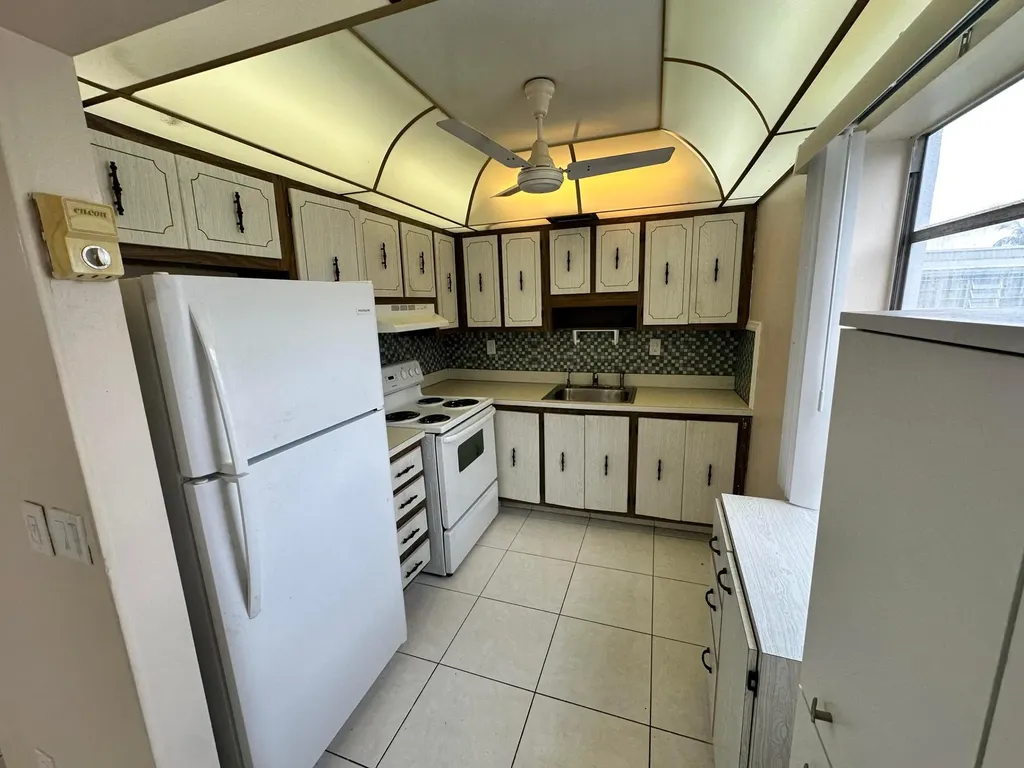 811 Flanders Q Delray Beach FL 33484