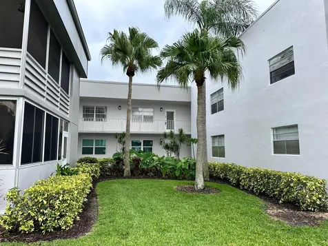 811 Flanders Q Delray Beach FL 33484