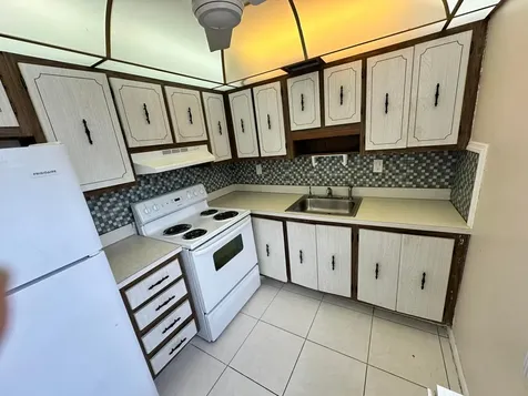 811 Flanders Q Delray Beach FL 33484