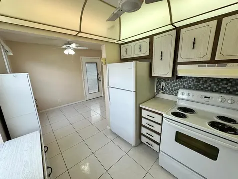 811 Flanders Q Delray Beach FL 33484