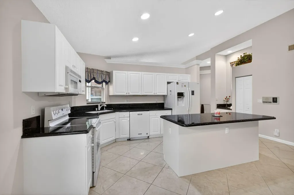2860 Waters Edge Circle Greenacres FL 33413