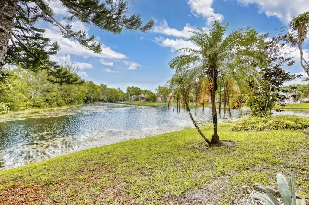 2860 Waters Edge Circle Greenacres FL 33413