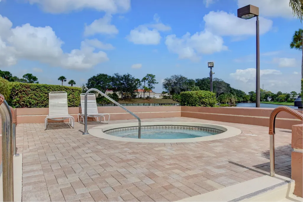 2860 Waters Edge Circle Greenacres FL 33413